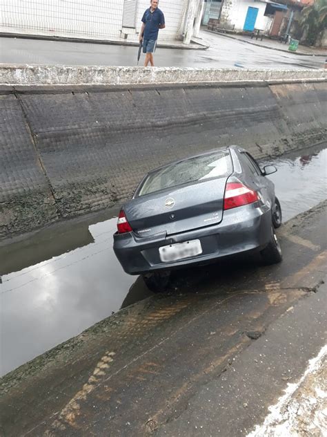 Mulheres Caem Dentro De Canal Ap S Acidente De Carro Em Sp Assustador