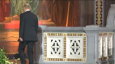 Putin Asiste A La Misa De Pascua De La Iglesia Ortodoxa Vídeo Dailymotion