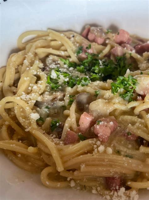 Spaghetti Carbonara Recipe. Image by Sally123 - Pinch of Nom