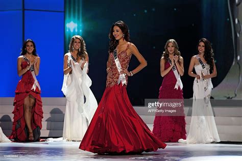 Miss China 2011 Luo Zilin Is Selected Into The Top Five During The