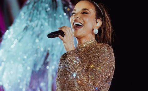 Ivete Sangalo dá bronca em folião de cima do trio