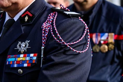 Tenues des pompiers un aperçu de ce qu ils portent