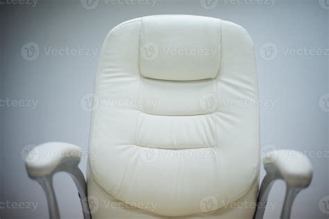 white office chair 10363014 Stock Photo at Vecteezy