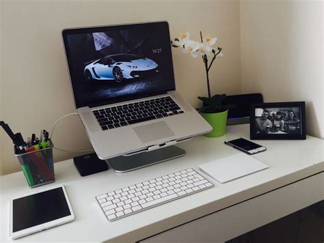 Macbook Pro Desk Setup