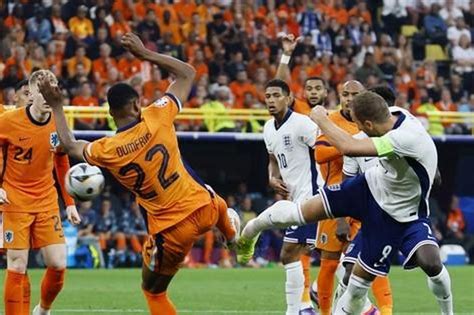 Trọng tài FIFA chỉ ra sai lầm của đồng nghiệp khi thổi penalty cho ĐT