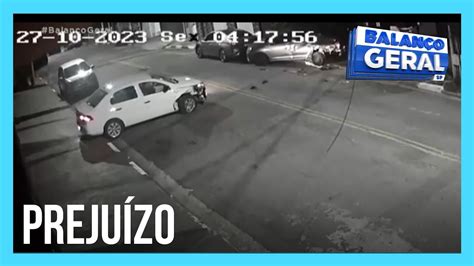 Motorista Bate Em Carro Estacionado Foge E Dono Fica O Preju Zo