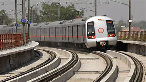 Pm Modi Inaugurates Various Projects In Pune Flags Off Metro Trains