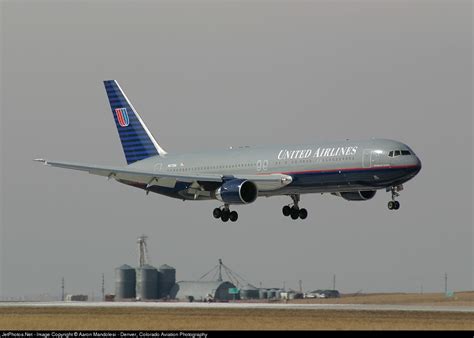 N672UA Boeing 767 322 ER United Airlines Aaron Mandolesi JetPhotos