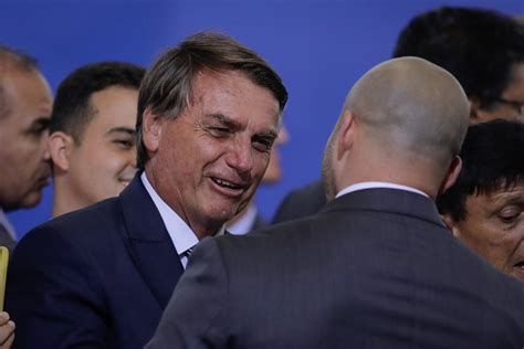 Bolsonaro Defende Perdão A Silveira E Diz Que Barroso Mente