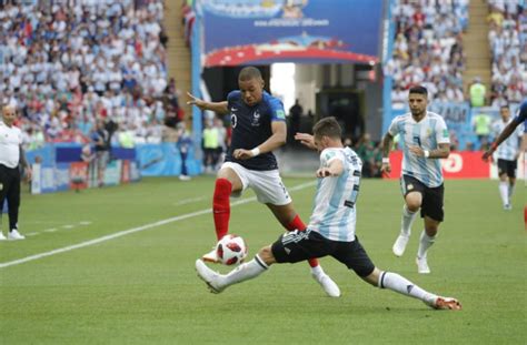 Par Nos Confr Res Coupe Du Monde Un Chant Raciste Visant