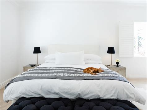 11 Best White Paint Colors For Your Bedroom Walls