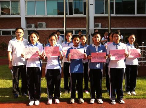 深圳益田花园学校→我校为新当选学生会干部颁发聘书