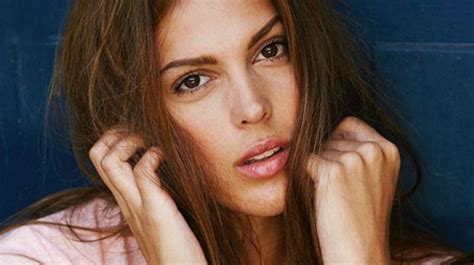 Iris Mittenaere Plus Sexy Que Jamais Sur Les Toits De Paris Photo