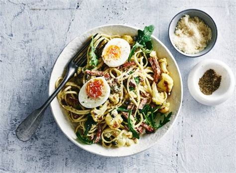 Spaghetti Met Ei Vega Spekreepjes Geroosterde Bloemkool Recept