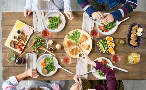 Yidaxing 200Pcs Assiettes Jetables en Canne à Sucre Biodégradables