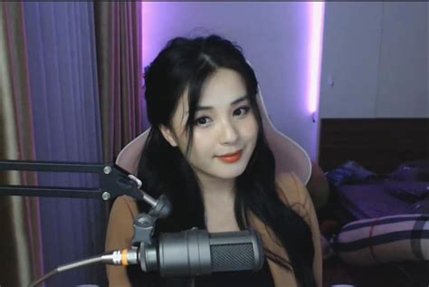 Hot girl Thảo Nari đúng chuẩn gái một con trông mòn con mắt