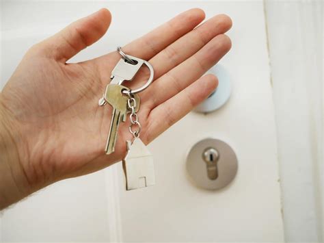 5 Hacks To Unlock A Door Without A Key Reality Paper