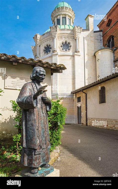 Francia Ain Ars Sur Formans Santuario De Ars Dedicado A San Jean