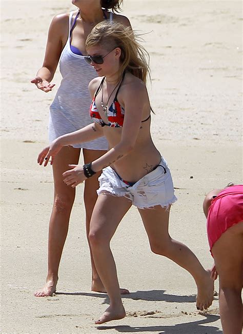 Avril Lavigne In Bikini Top At A Beach In Mexico Hawtcelebs