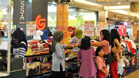 Detail Gambar Orang Belanja Di Mall Koleksi Nomer 38