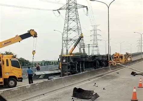 煞不住！翻車散落h型鋼2車追撞2送醫 西濱彰化段卡5小時 社會 自由時報電子報