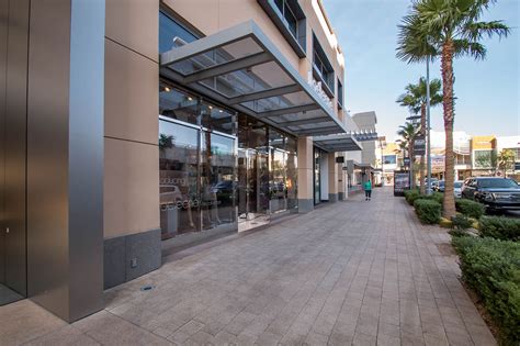 Mall Fronts A Cutting Edge Glass And Mirror