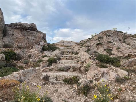 9 Hiking Trails to Discover Santorini ⋆ Greek Island Bucket List