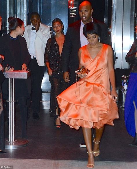 Solange Knowles Attacks Jay Z In Lift After Met Gala Daily Mail Online