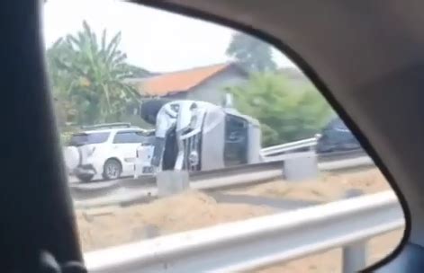 Mobil Terlibat Kecelakaan Beruntun Di Tol Serpong