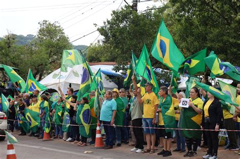 Fotos Manifestantes Permanecem Em Frente Ao Bib Gaz Not Cias De