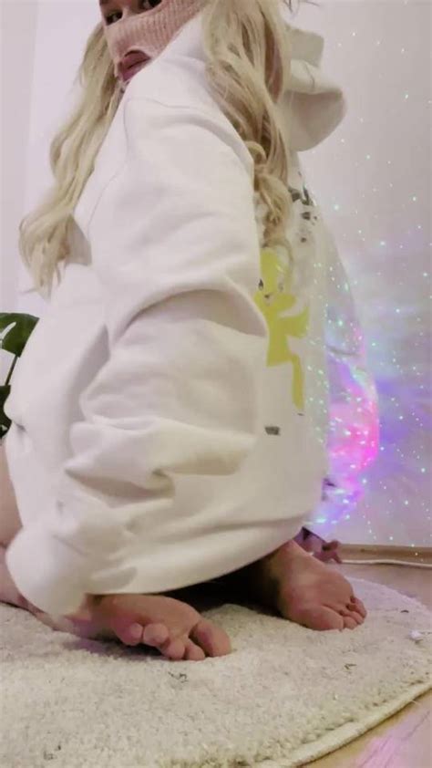 Blonde Cuties With Big Booties Are What The World Needs P Scrolller