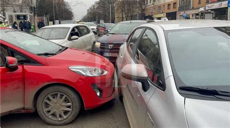 Carambol Cu Patru Autoturisme Pe Bulevardul Independen Ei Mai Multe