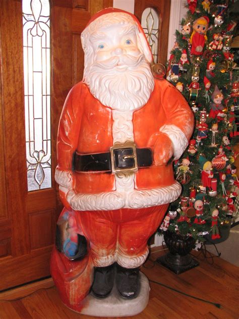 My Santa Blow Mold Which Is Almost 5 Ft Tall Retro Christmas Santa Claus Is Coming To Town