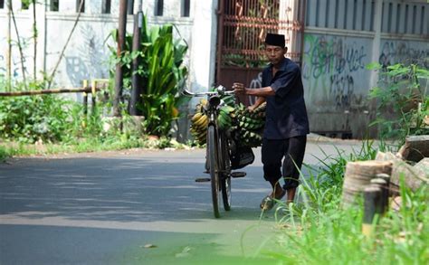 Premium Photo Sellers Of Bananas Ride By Bicycle