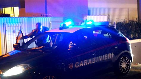 Roma Evade Dai Domiciliari Inseguito In Auto Dai Carabinieri Sbatte