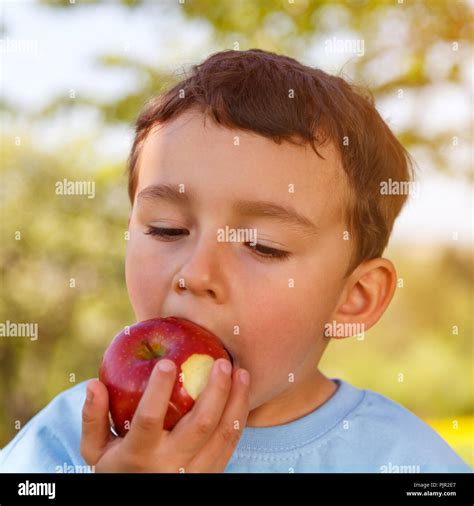 Boy eating apple hi-res stock photography and images - Alamy