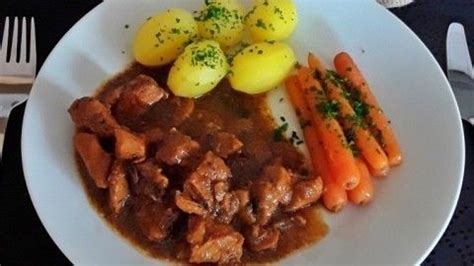 Schweinegulasch Mit Champignons Im Schnellkochtopf Zubereitet Rezept