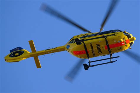 Unfall In Herdwangen Sch Nach Mann Schneidet Baum Mit Motors Ge Kurz