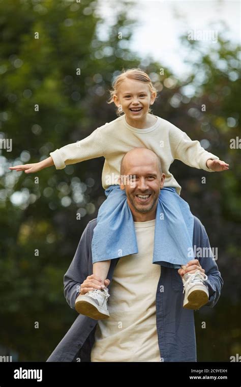 Child on dads shoulders hi-res stock photography and images - Alamy
