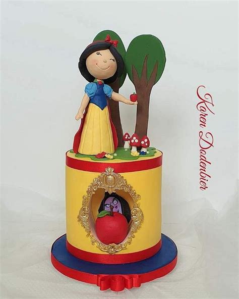 Snow White Decorated Cake By Karen Dodenbier CakesDecor