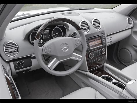 2010 Mercedes-Benz GL350 BlueTEC - Interior | Caricos