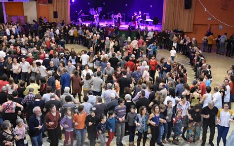 Lannion 1 000 danseurs au fest noz de Terre d Union Le Télégramme