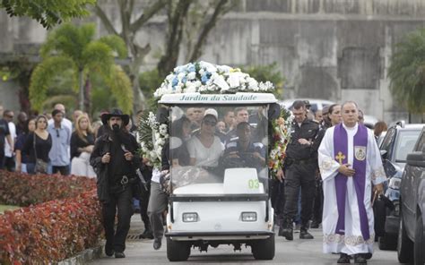 Corpo De Pm Morto Por Criminosos Na Avenida Brasil é Sepultado Na Zona