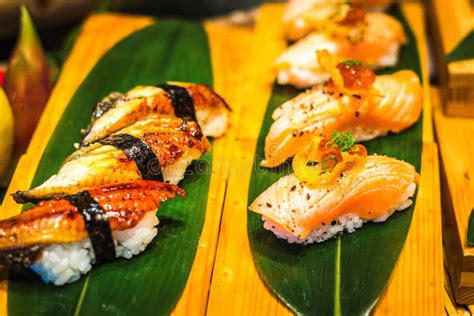 Nigiri Sushi Platter Com Muitos Tipos Diferentes De Sushi Nigiri Com