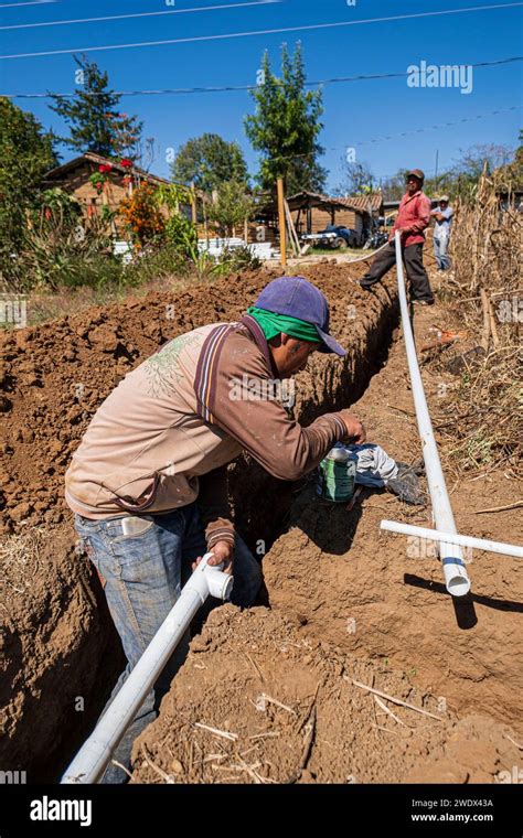 Consumo De Agua Hi Res Stock Photography And Images Alamy