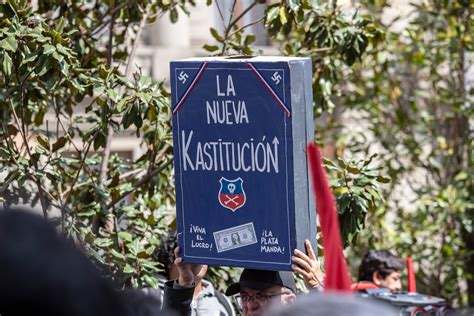 Opción En Contra sigue liderando con un 51 de las preferencias