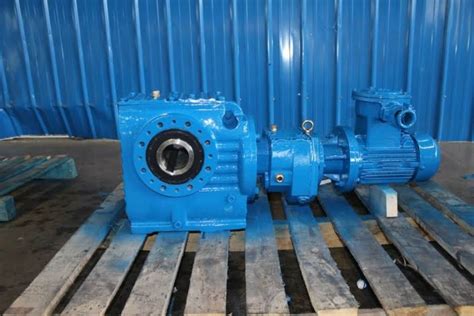 Sa Series Right Angle Worm Helical Gearmotor High Efficiency