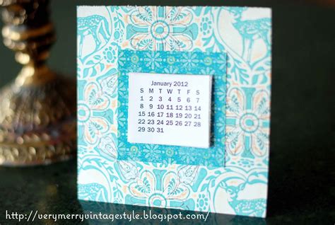 Very Merry Vintage Syle: Free 2012 Mini Printable Calendar Craft!