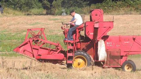 Moissonneuse Batteuse Massey Ferguson Type 31 En Action Video 24 Youtube