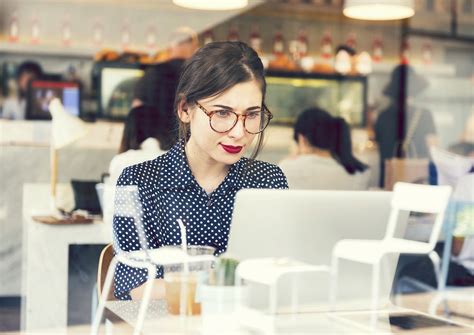 Girl working on a laptop | Premium Photo - rawpixel